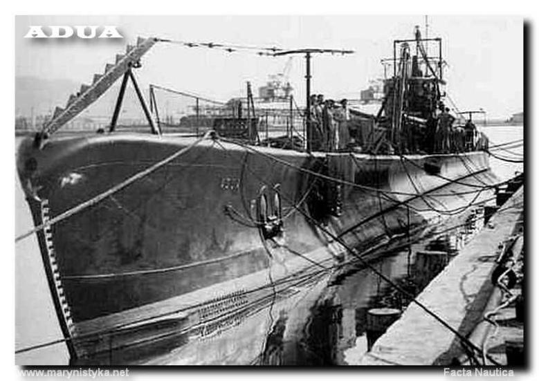 Okrêt podwodny ADUA podczas prac wyposa¿eniowych w 1936 roku.